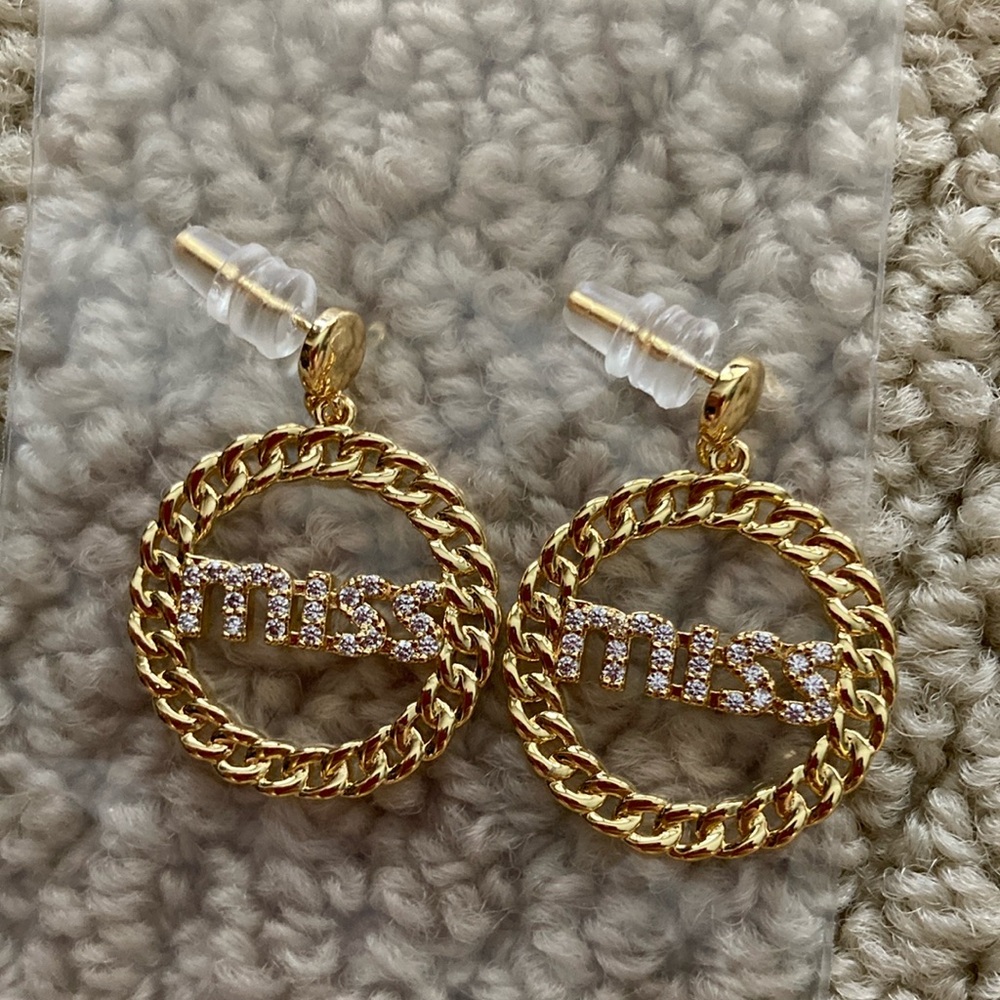 NEW Gold Plated “Miss” Glitter Circle Chain Earrings Glam Party Braided NIB